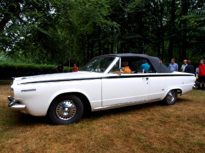 1964_Dodge_Dart_GT_pic-002