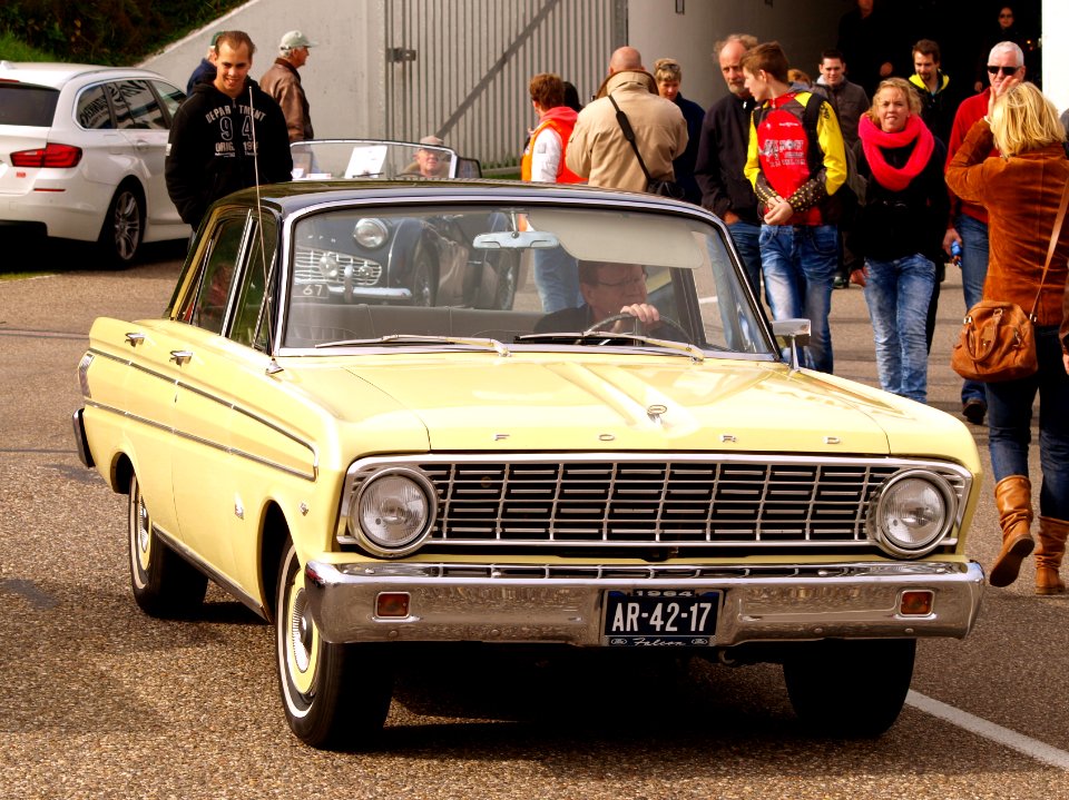 1964_Ford_Falcon_pic2
