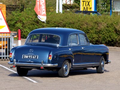 1959_Mercedes-Benz_220S_pic5