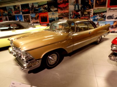 1959_Imperial_Crown_Sedan_p1