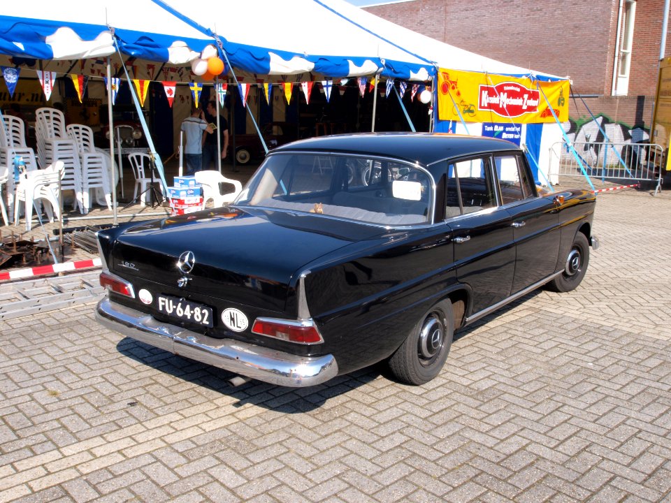 1965_Mercedes-Benz_190