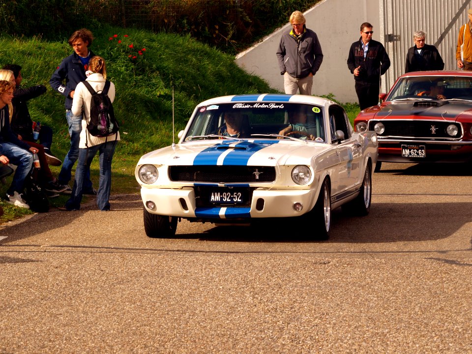 1965_ford_Mustang_2+2_pic4