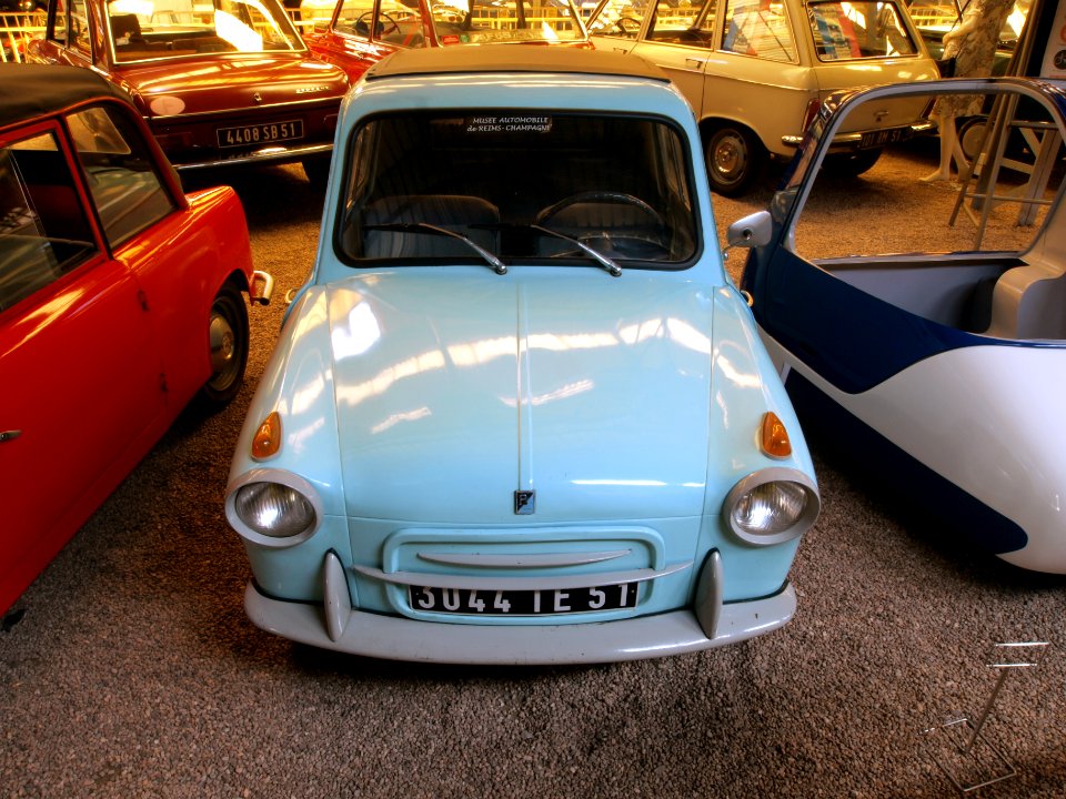 1958_ACMA,_type_Vespa_400_pic2