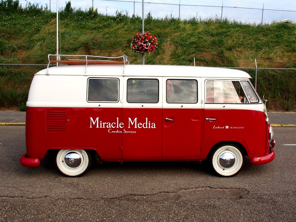 1965_Volkswagen_23_bus,_pic7