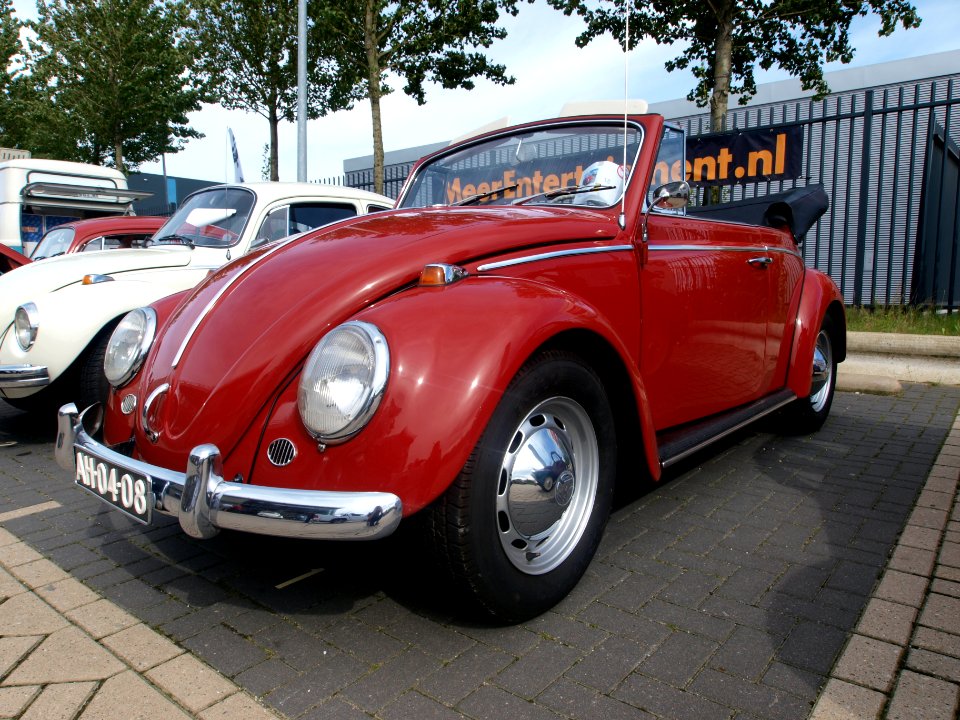1965_Volkswagen_1200_Beetle_pic2