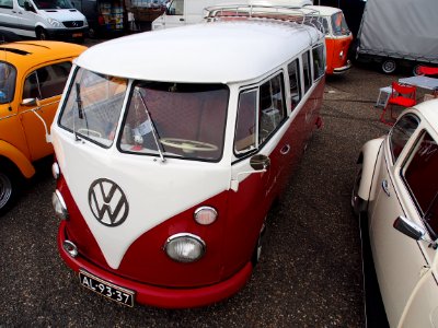 1965_Volkswagen_23_bus,_pic4