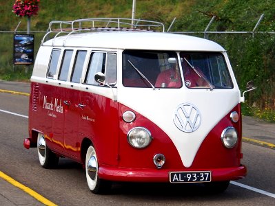1965_Volkswagen_23_bus,_pic6