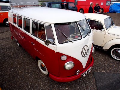 1965_Volkswagen_23_bus,_pic2
