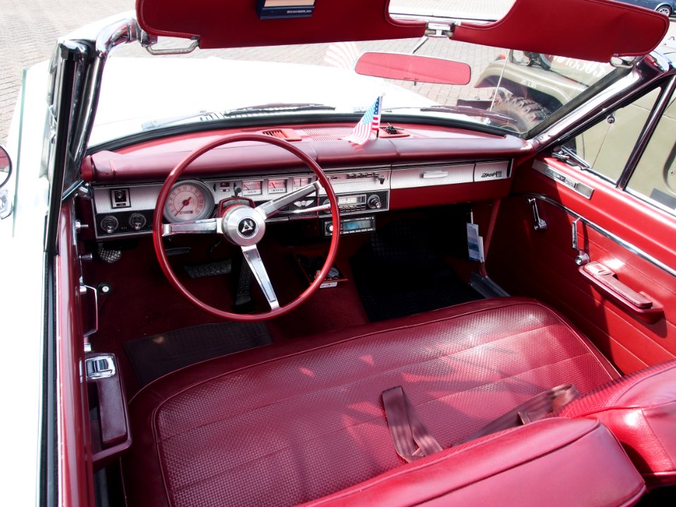 1965_Dodge_Dart_270,_pict7