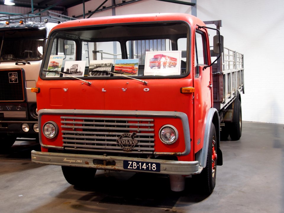 1964_Volvo_4851_turbo_diesel_truck