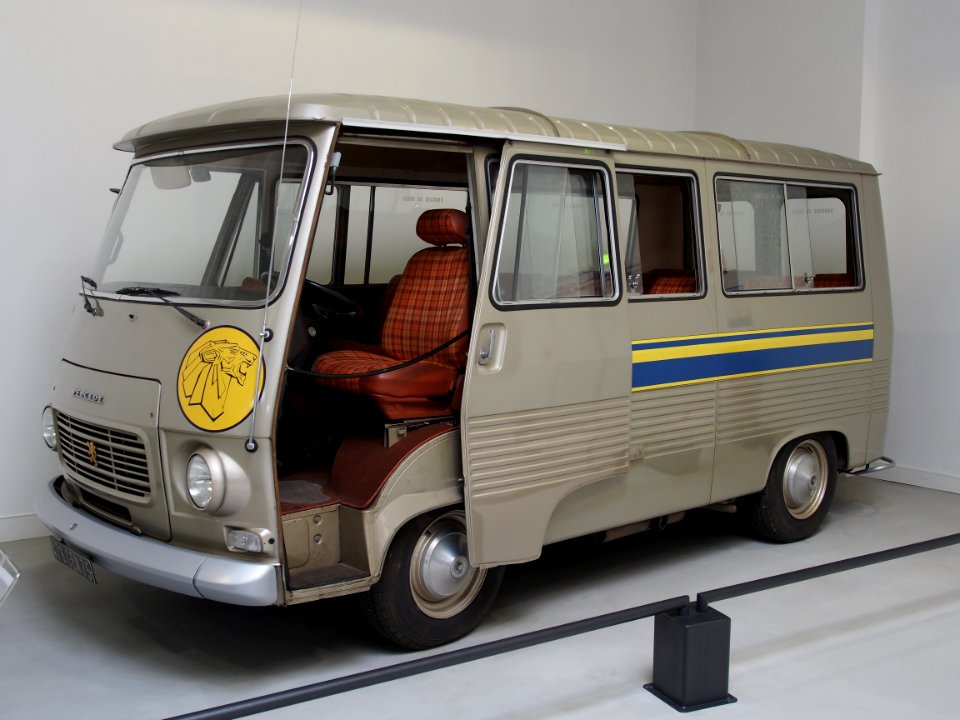 1965-1980_Peugeot_J7