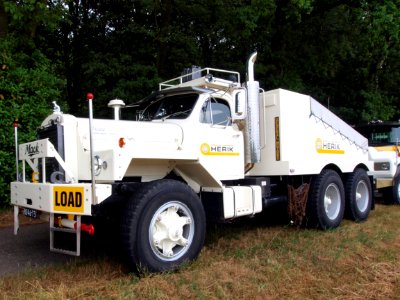 1965_MACK_B80_SX_pic2