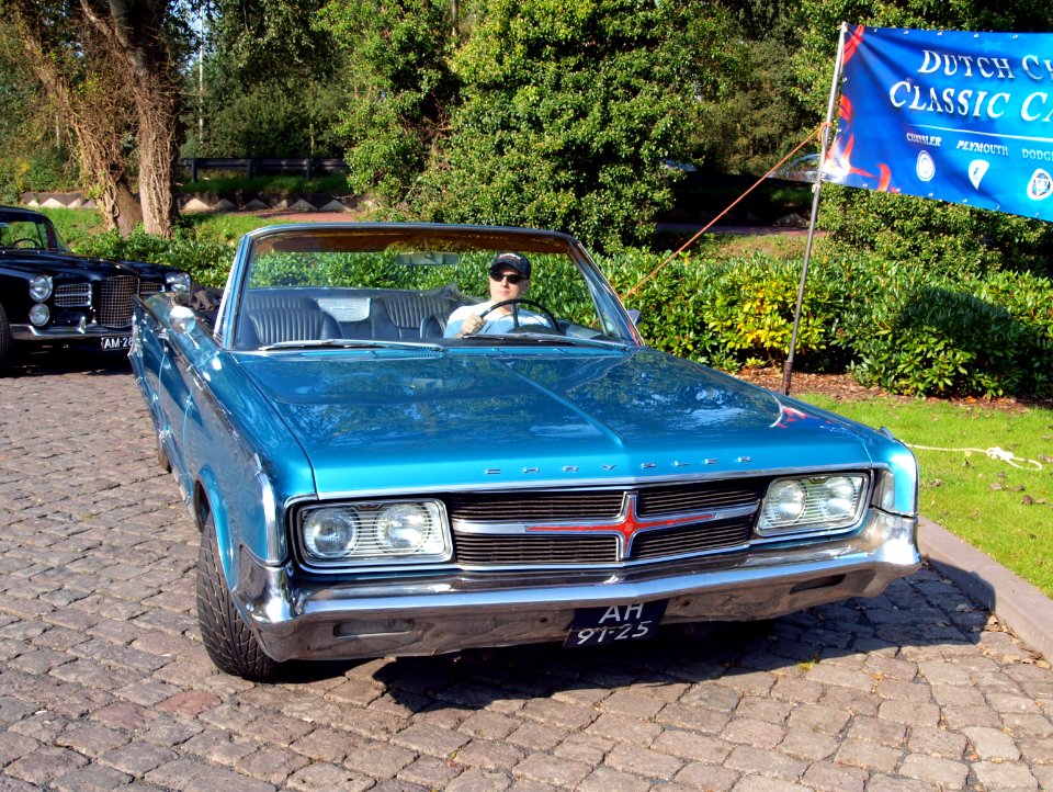 1965_Chrysler_300_photo-5