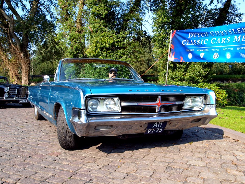 1965_Chrysler_300_photo-6