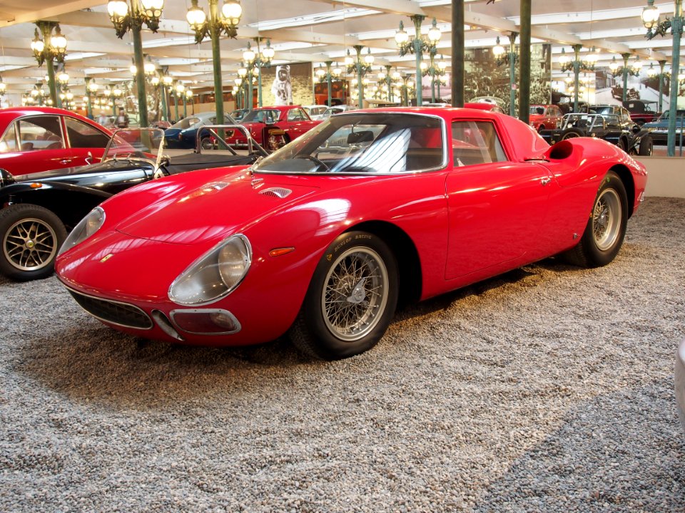 1964_Ferrari_250LM,_12_cylinder,_320cv,_3286cm3,_290kmh,_photo_2