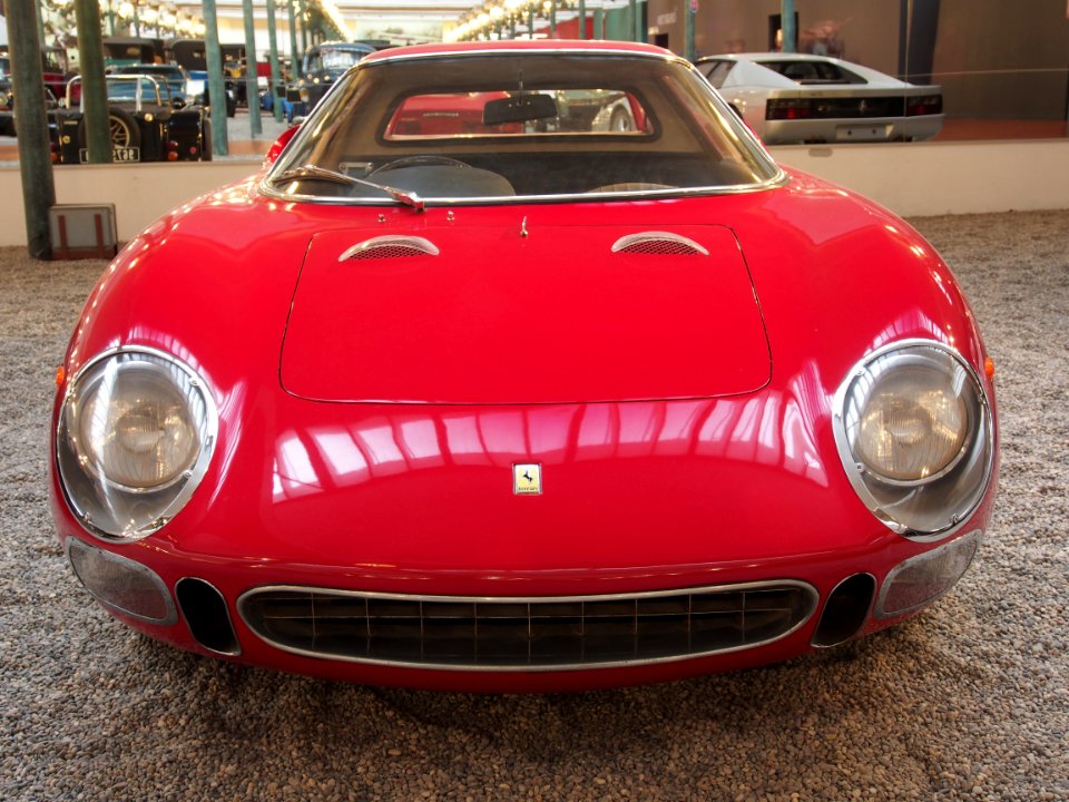 1964_Ferrari_250LM,_12_cylinder,_320cv,_3286cm3,_290kmh,_photo_3