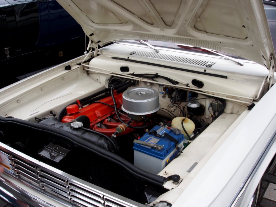 1965_Dodge_Dart_270,_pict1