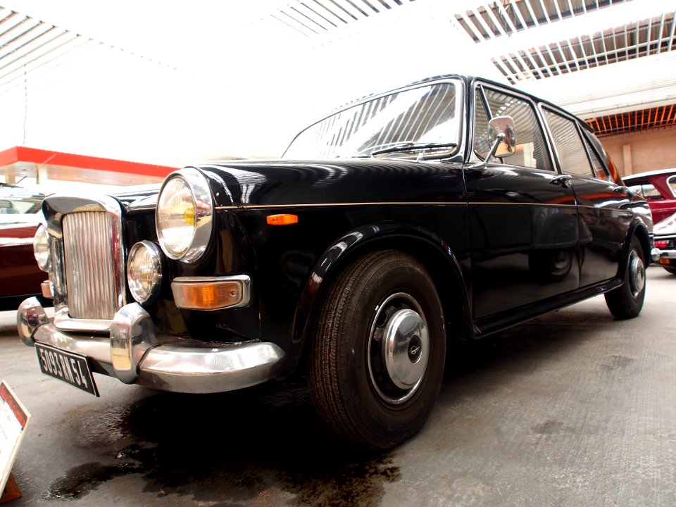 1965_Austin_Angleterre,_Princess_Van_Den_Plas,_4_cylinders,_1098_cm3,_48_cv,_pic2