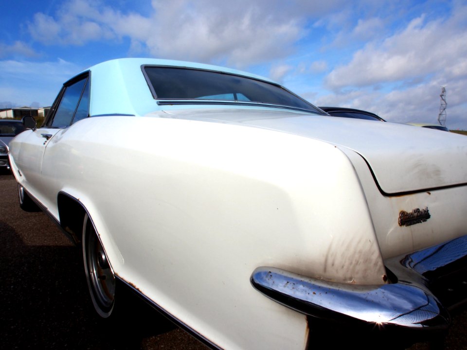 1965_Buick_Riviera_pic2