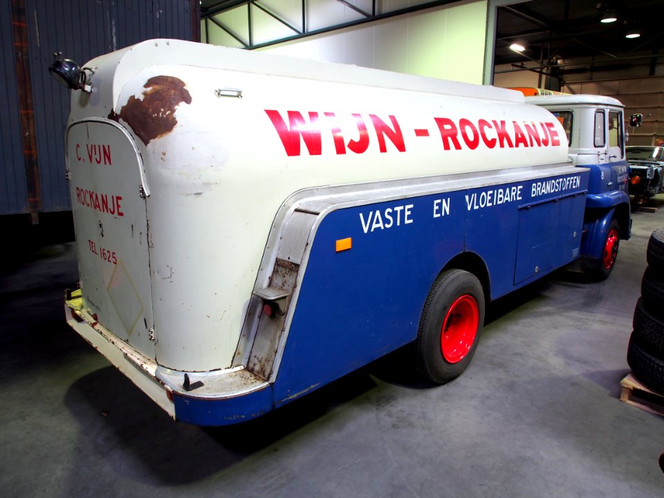 1964_Bedford_truck,_pic6