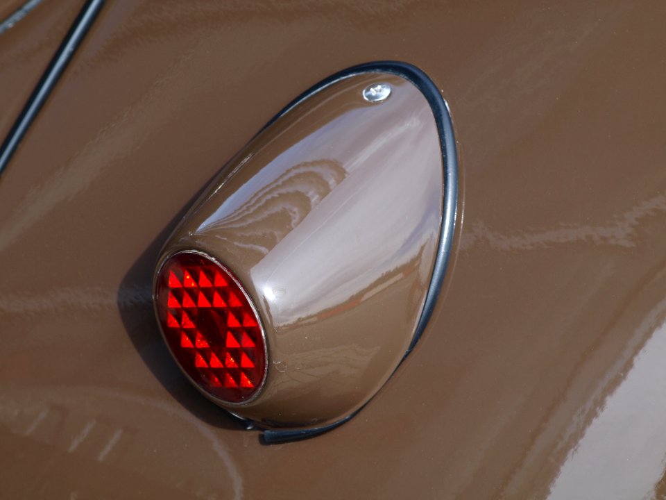 1949_Volkswagen_taillight_pic14