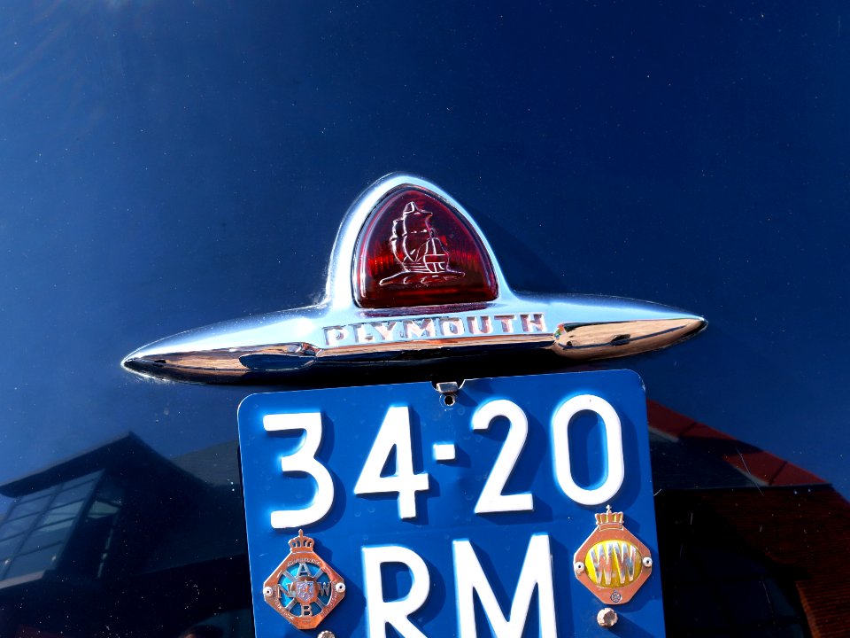 1949_Plymouth_Satelliete_photo-6_Tail_light