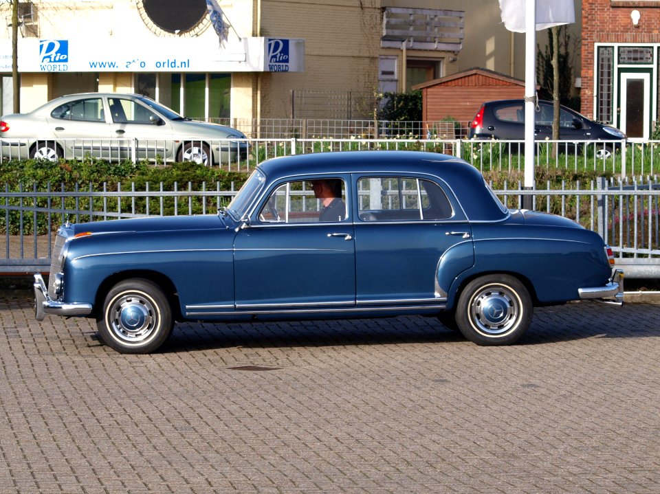 1959_Mercedes-Benz_220S_pic4