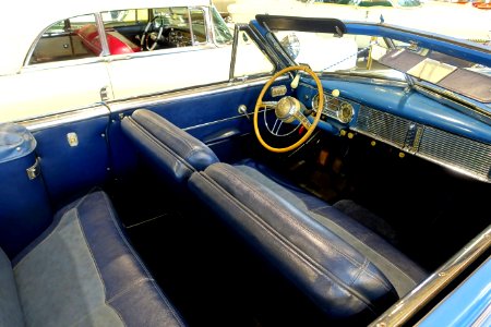 1948_Packard_Super_8_Victoria_Convertible_interior_-_Automobile_Driving_Museum_-_El_Segundo,_CA_-_DSC01496