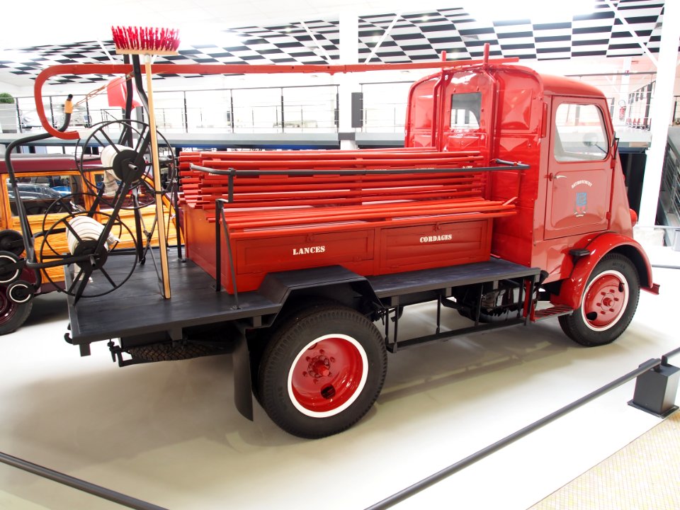 1948_Peugeot_DMAH_Camion_1948_provenance_Service_Incendie_Bethancourt_(Doubs)_photo_1