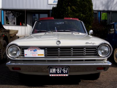 1965_Dodge_Dart_270,_pict4