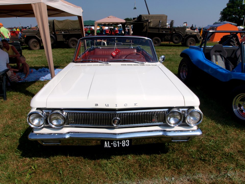 1963_Buick_Skylark_pic1