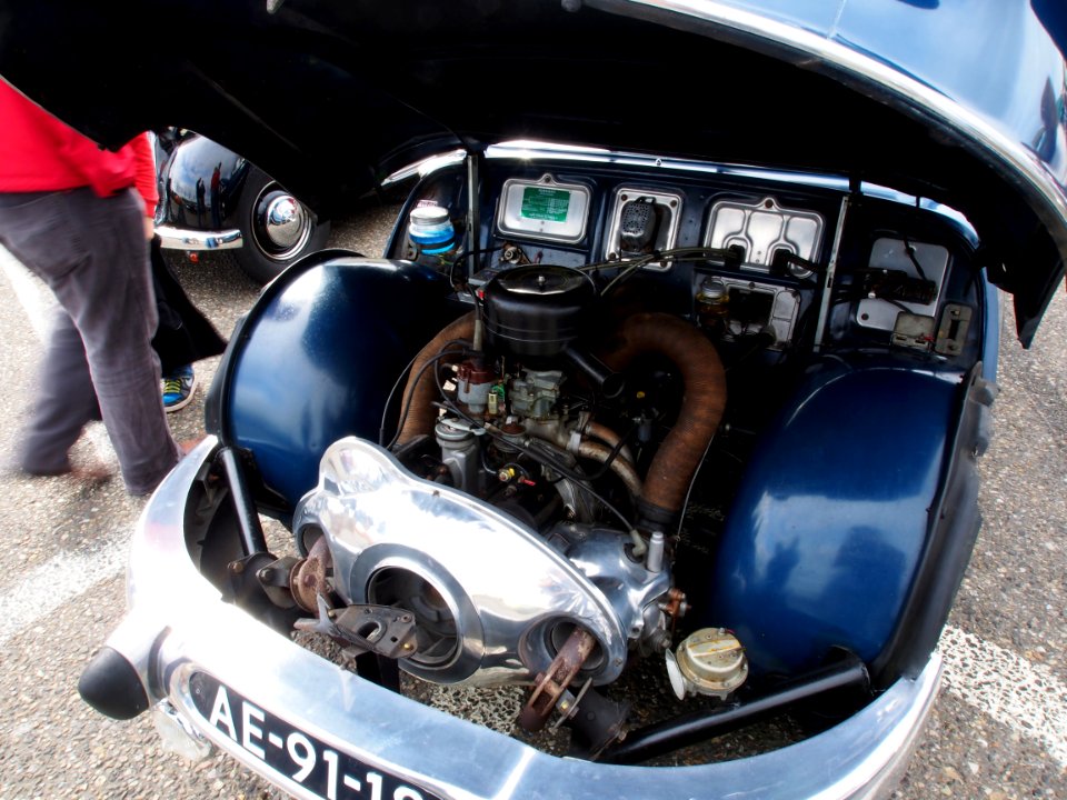 1959_Panhard_PL17L1_engine_pic2