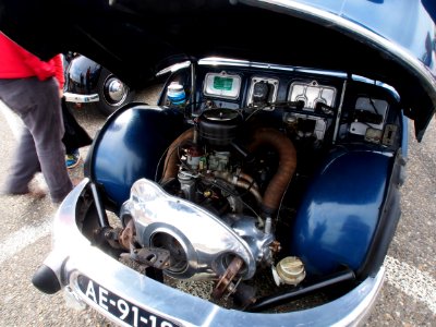 1959_Panhard_PL17L1_engine_pic2