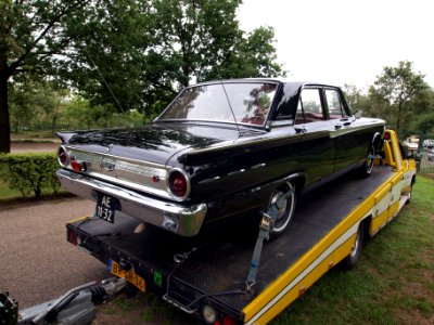 1962_Ford_Fairlane,_Dutch_licence_registration_AE-11-32_p1
