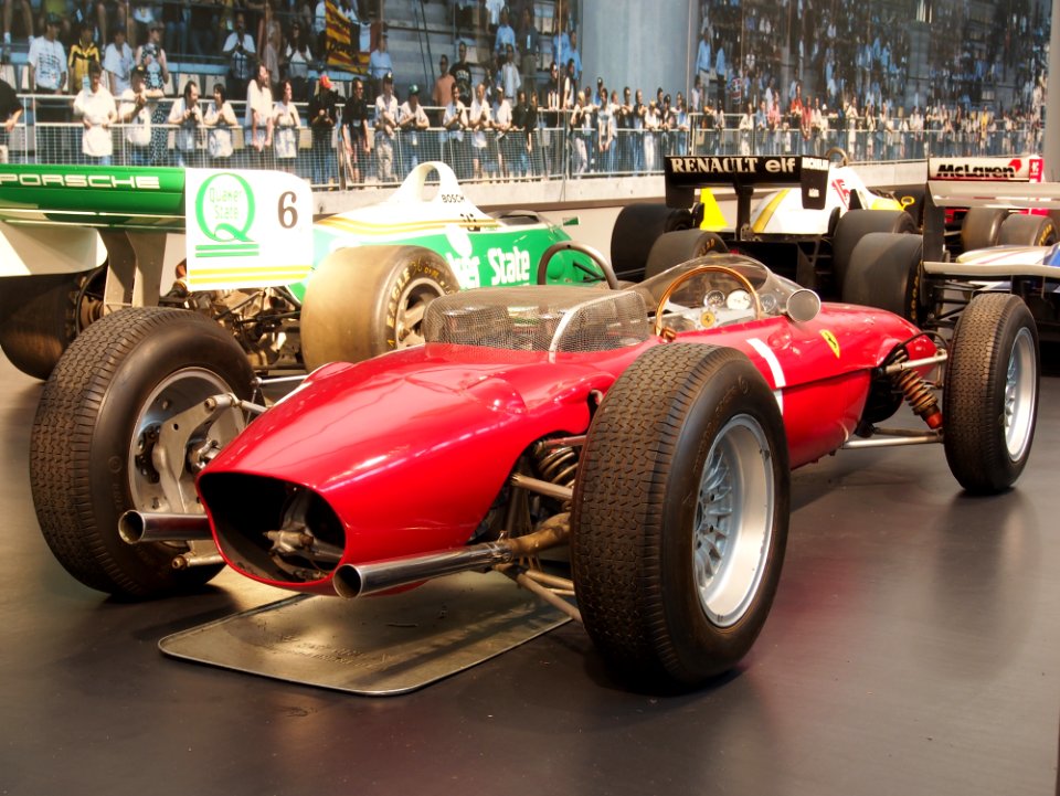 1963_Ferrari_F1_156B,_6_cylinder,_200hp,_1480cm3,_230kmh,_driven_by_Lorenzo_Bandini,_photo_4