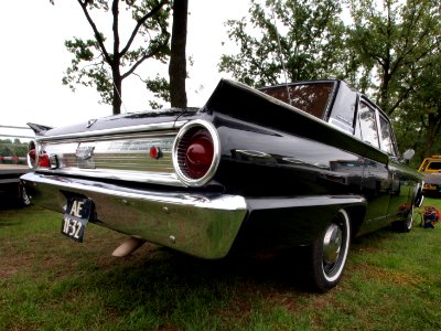 1962_Ford_Fairlane,_Dutch_licence_registration_AE-11-32_p8