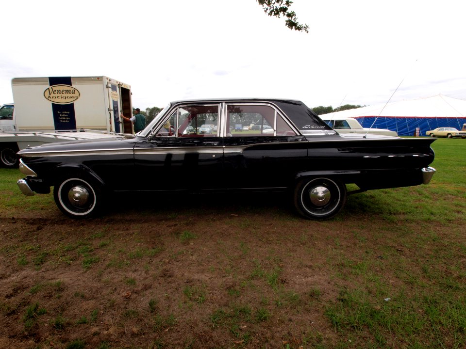 1962_Ford_Fairlane,_Dutch_licence_registration_AE-11-32_p5