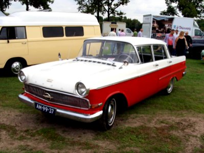 1962_Opel_Kapitan,_Dutch_licence_registration_AM-99-37_p4