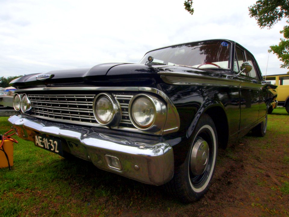 1962_Ford_Fairlane,_Dutch_licence_registration_AE-11-32_p7