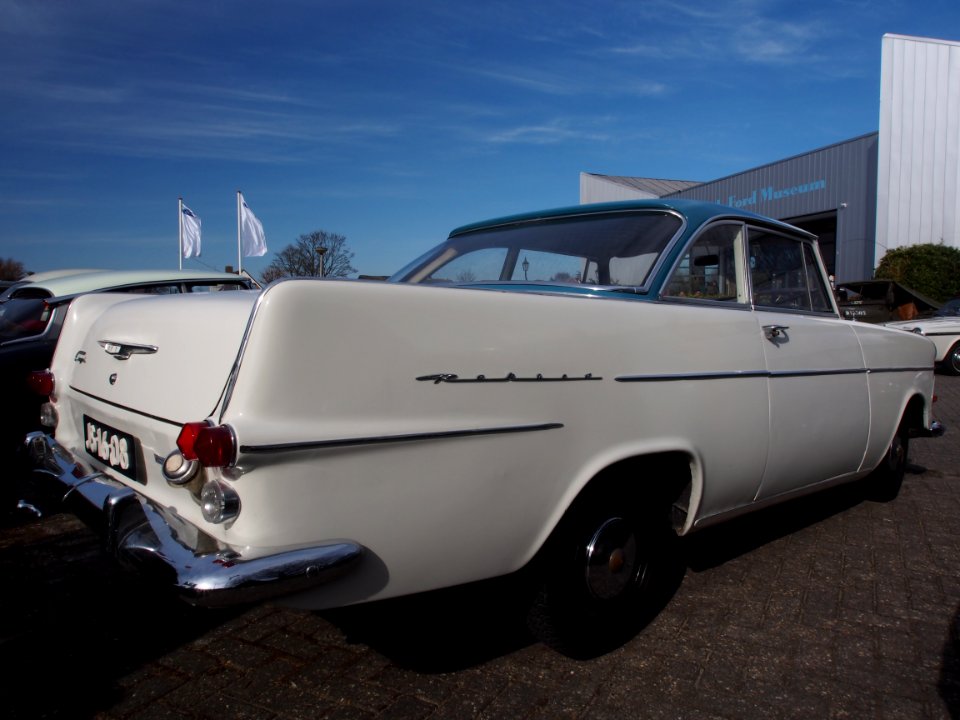 1963_Opel_17S2-AT,_1963_Opel_Rekord_Coupé,_pict5