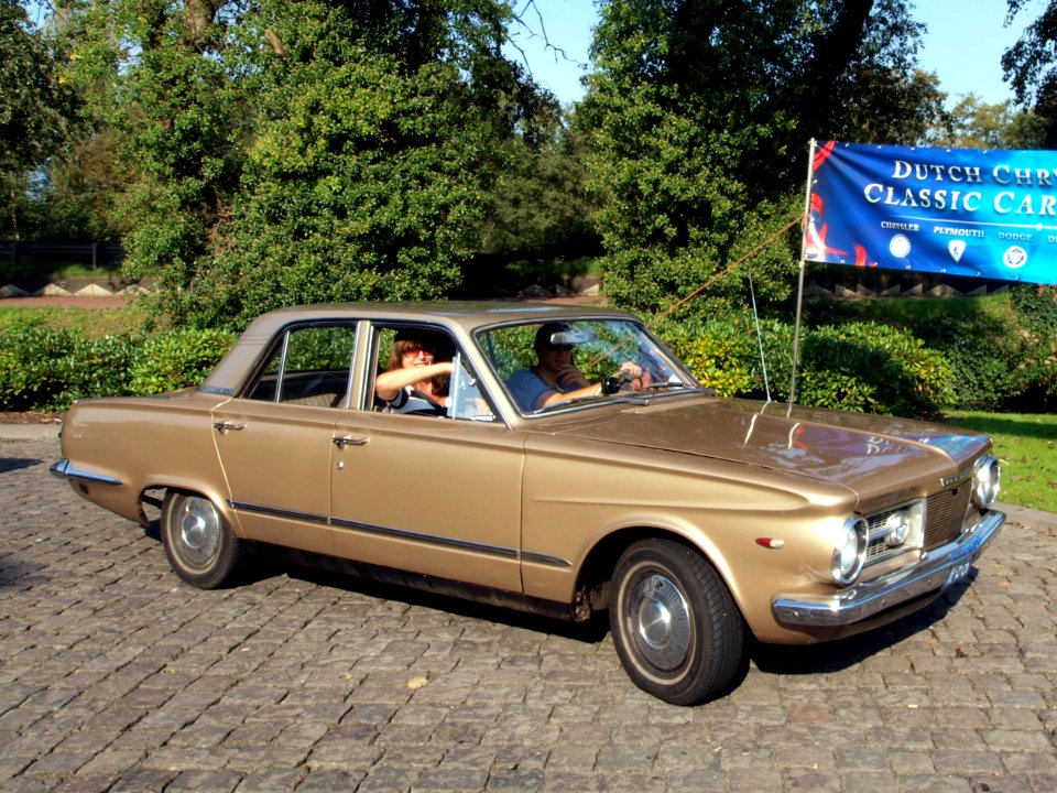 1964_Chrysler_Valiant_D_photo-4