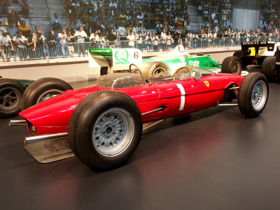 1963_Ferrari_F1_156B,_6_cylinder,_200hp,_1480cm3,_230kmh,_driven_by_Lorenzo_Bandini,_photo_3