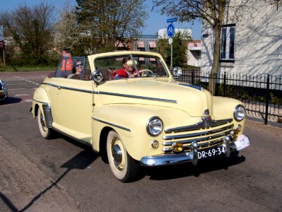 1947Ford_V8_Cabrio,_licence_registration_DR-69-34,_pic14