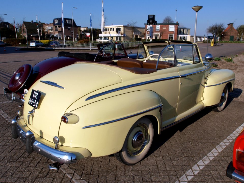 1947Ford_V8_Cabrio,_licence_registration_DR-69-34,_pic_8