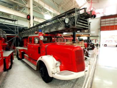 1949_Magirus_DL22_fire_engine photo