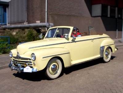 1947Ford_V8_Cabrio,_licence_registration_DR-69-34,_pic_1