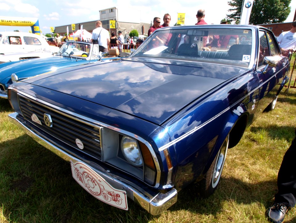 1974_Leyland_P76