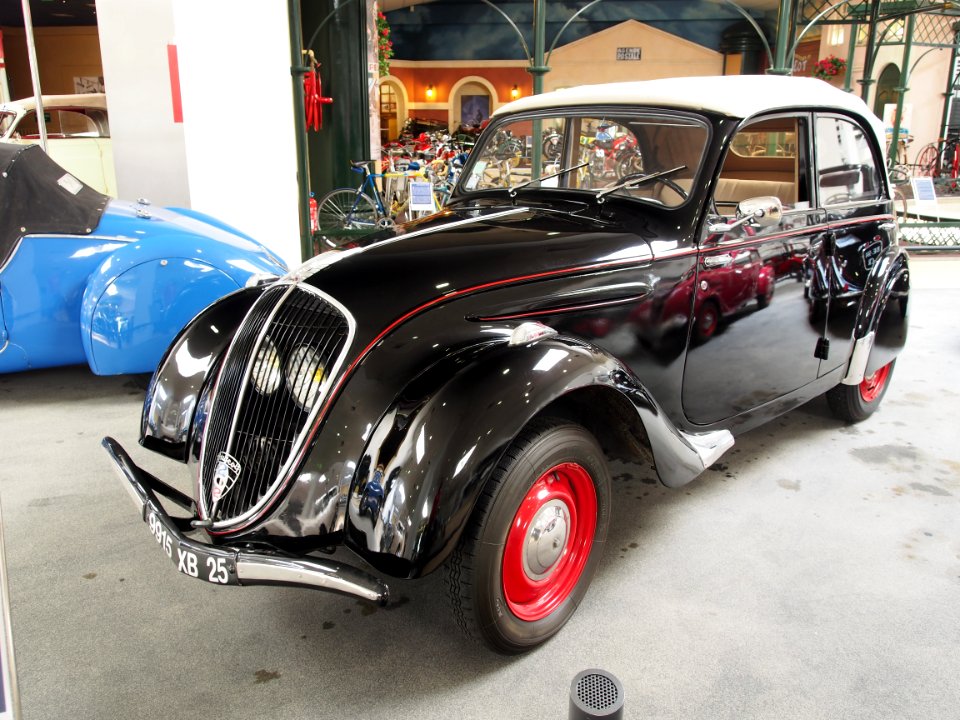 1948_Peugeot_202_Berline_Decouvrable_photo_1