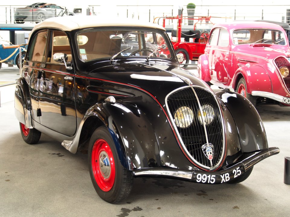 1948_Peugeot_202_Berline_Decouvrable_photo_2
