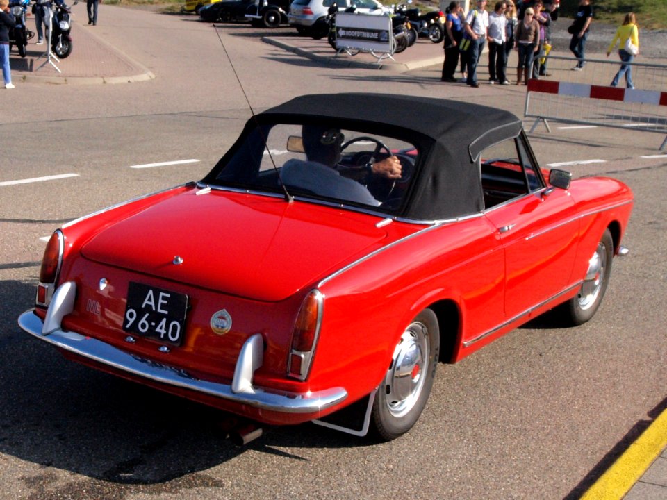 1962_Fiat_1200_Cabriolet_Pininfarina,_Dutch_registration_AE-96-40_rear
